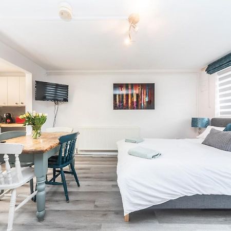 10 Boutique Studio Apartment Near Tube - Quiet Location Little Missenden Bagian luar foto