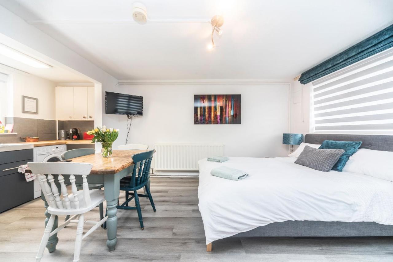 10 Boutique Studio Apartment Near Tube - Quiet Location Little Missenden Bagian luar foto