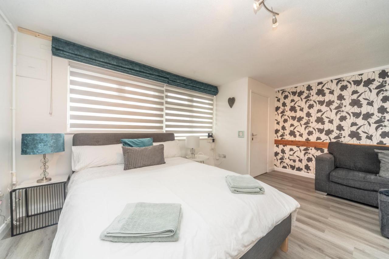 10 Boutique Studio Apartment Near Tube - Quiet Location Little Missenden Bagian luar foto