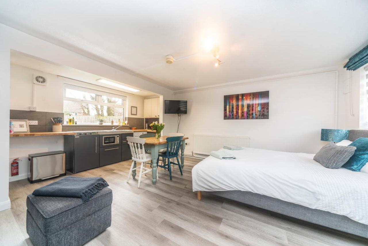 10 Boutique Studio Apartment Near Tube - Quiet Location Little Missenden Bagian luar foto